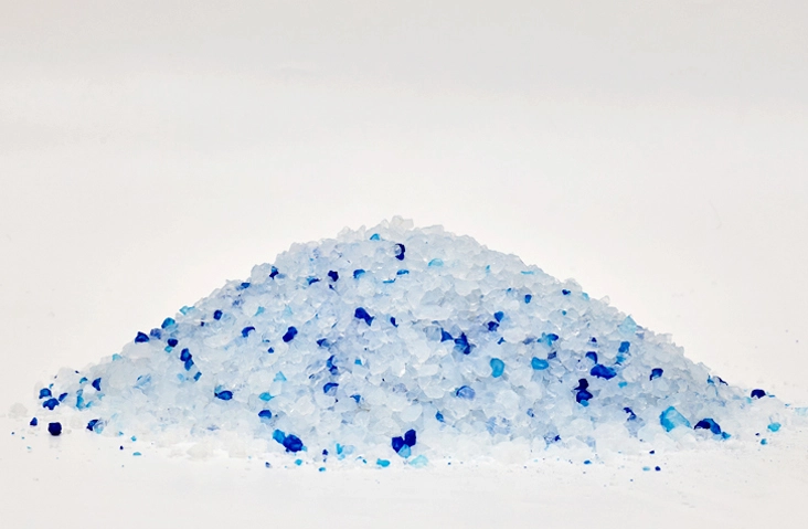 blue-and-white-crystal-cat-litter